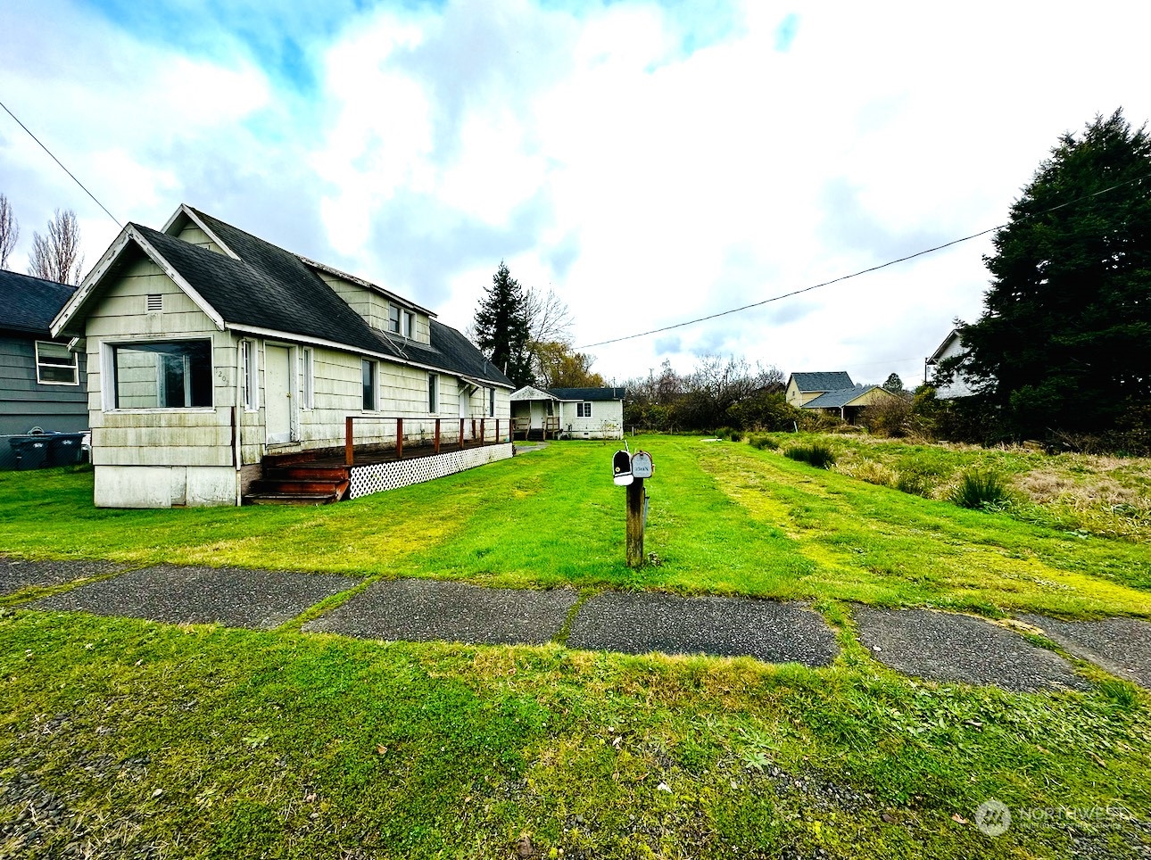 a view of a house with a back yard