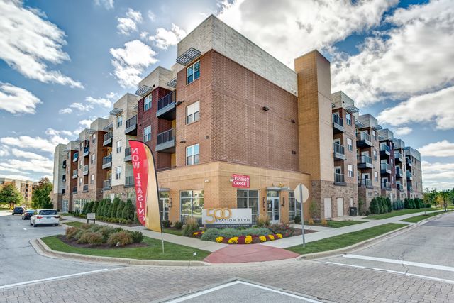 $3,035 | 675 Station Boulevard, Unit 429 | Aurora