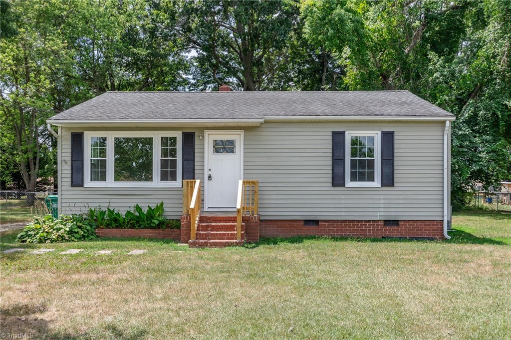 Visualization and feeling are key to YOUR successful Home Buying experience. As you look at these pictures, imagine how great it will be Living Here, thinking 'It’s so good to be Home’. It feels like HOME when you can imagine living here and see yourself in every picture. Here we have a Front View where we can see the front yard with its green grass, the front porch and entry way and the mature landscaping.