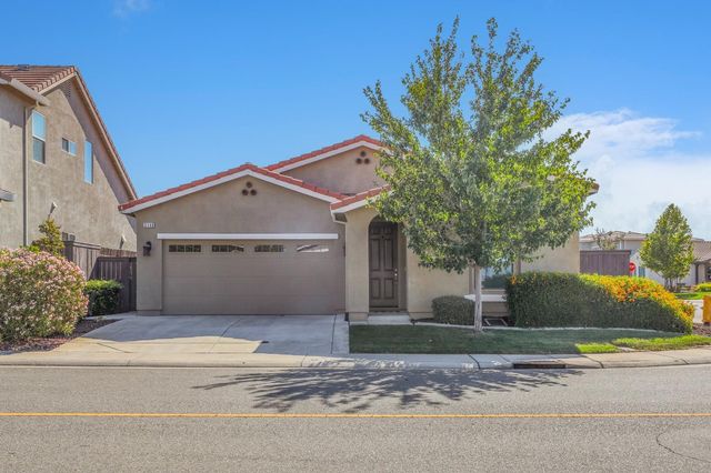 $739,000 | 3140 Golden Trl Street | Whitney Ranch