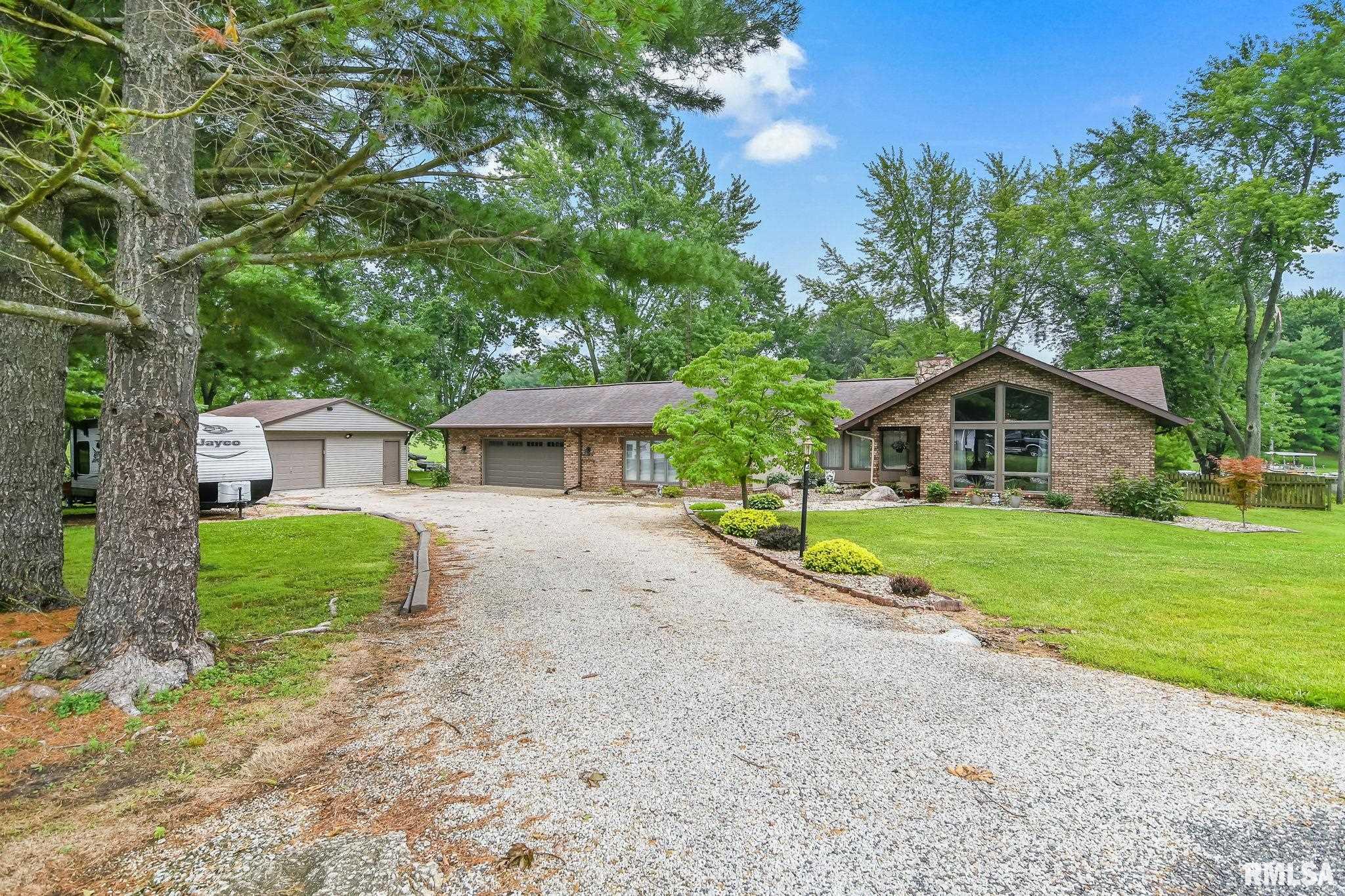 4 Wildwood Drive, Taylorville, IL 62568 | Compass