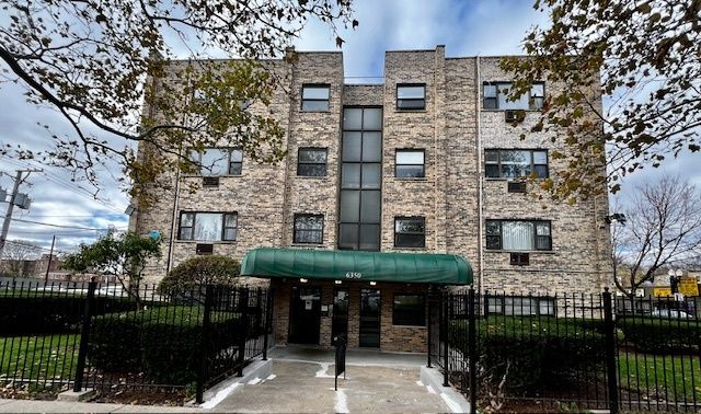 $1,800 | 6350 North Hoyne Avenue, Unit 303 | West Ridge