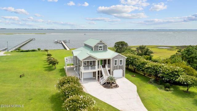 $1,499,000 | 418 Island View Drive | White Oak Township - Carteret County