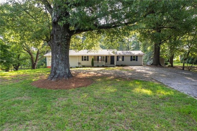 $349,900 | 3050 Pleasant Ridge Road | Summerfield