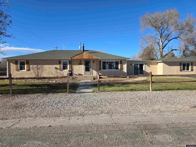 $325,000 | 475 South Kansas Avenue | Guernsey