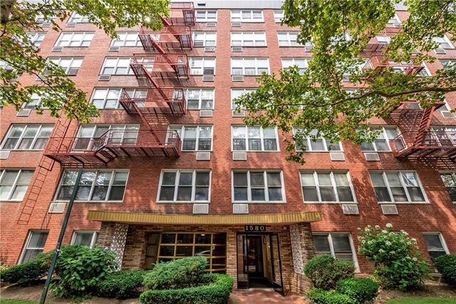 $595,000 | 1580 East 13th Street, Unit 3D | Midwood