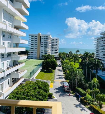 $5,200 | 155 Ocean Ln Drive, Unit 709 | Key Biscayne