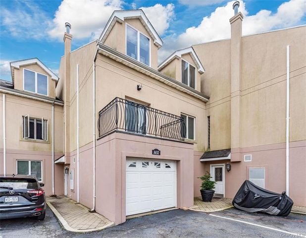 $3,000 | 1432 Outlook Avenue, Unit 3 | Spencer Estates