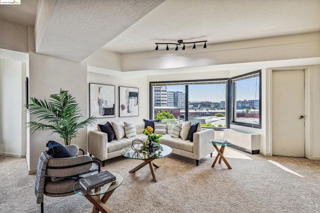 $699,000 | 6363 Christie Avenue, Unit 427 | Emeryville