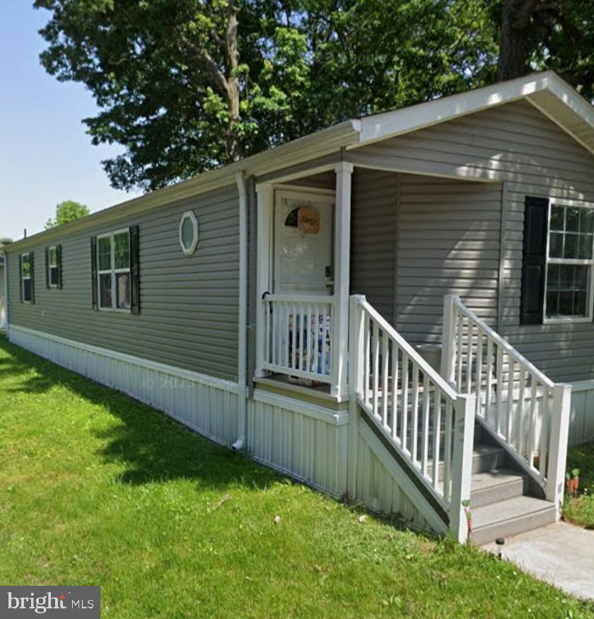 a view of a house with backyard and deck