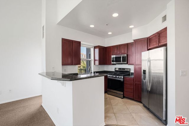 $4,595 | 6400 Crescent Parkway, Unit 424 | Playa Vista