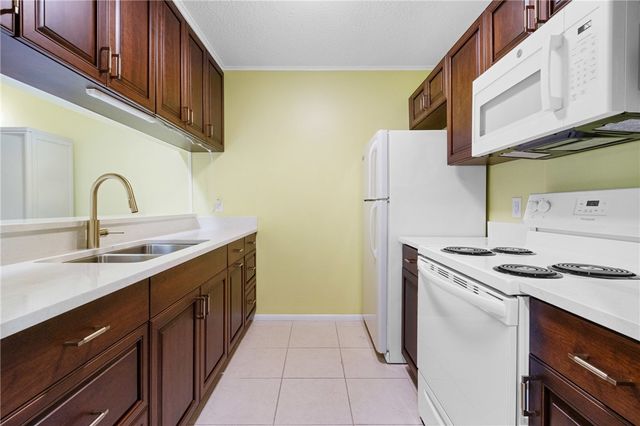 $192,900 | 14 Plantation Drive, Unit 105 | Vista Plantation