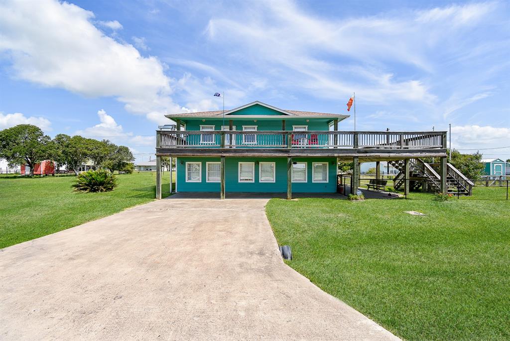 a view of building with yard