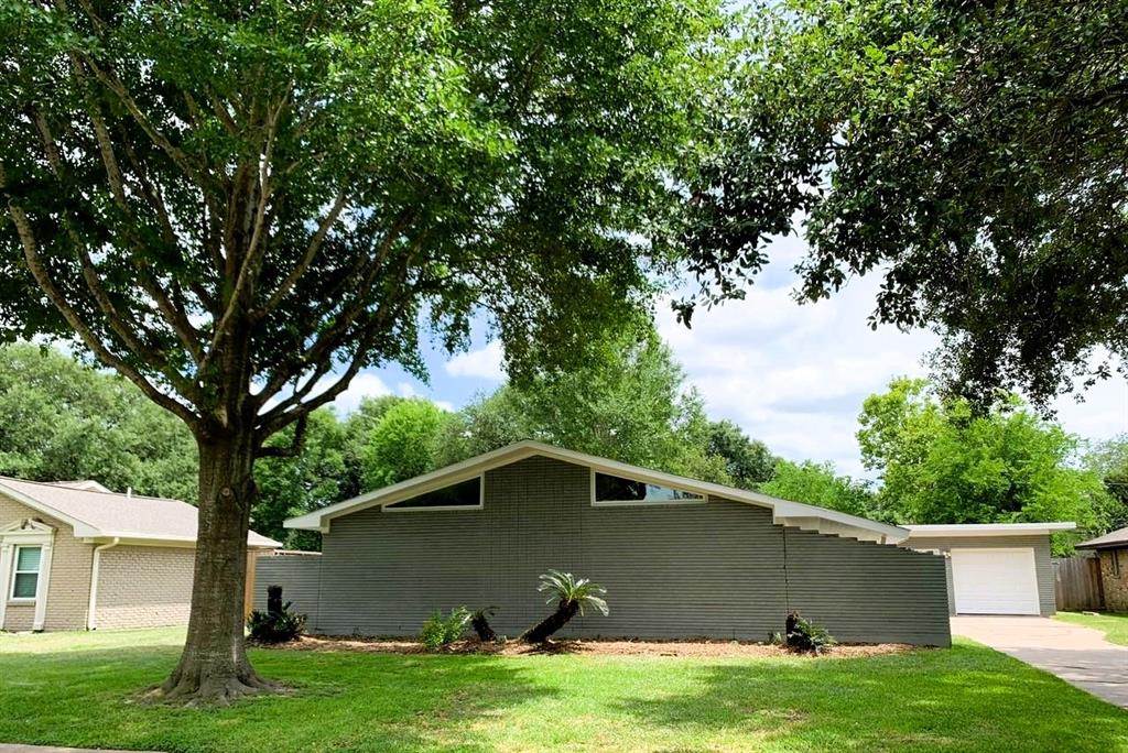 a backyard of a house with yard and barbeque oven