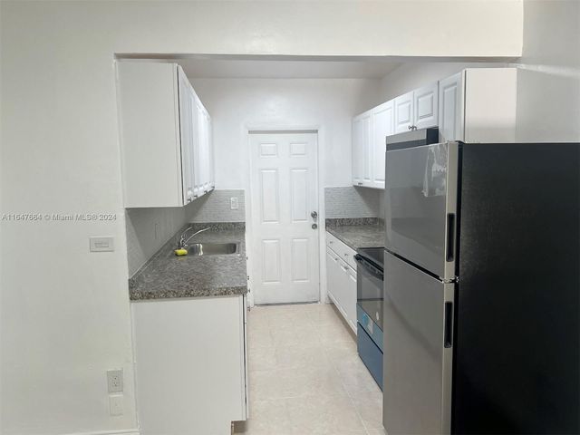 $275,000 | 2072 Northeast 169th Street, Unit 5 | North Miami Bech City Center