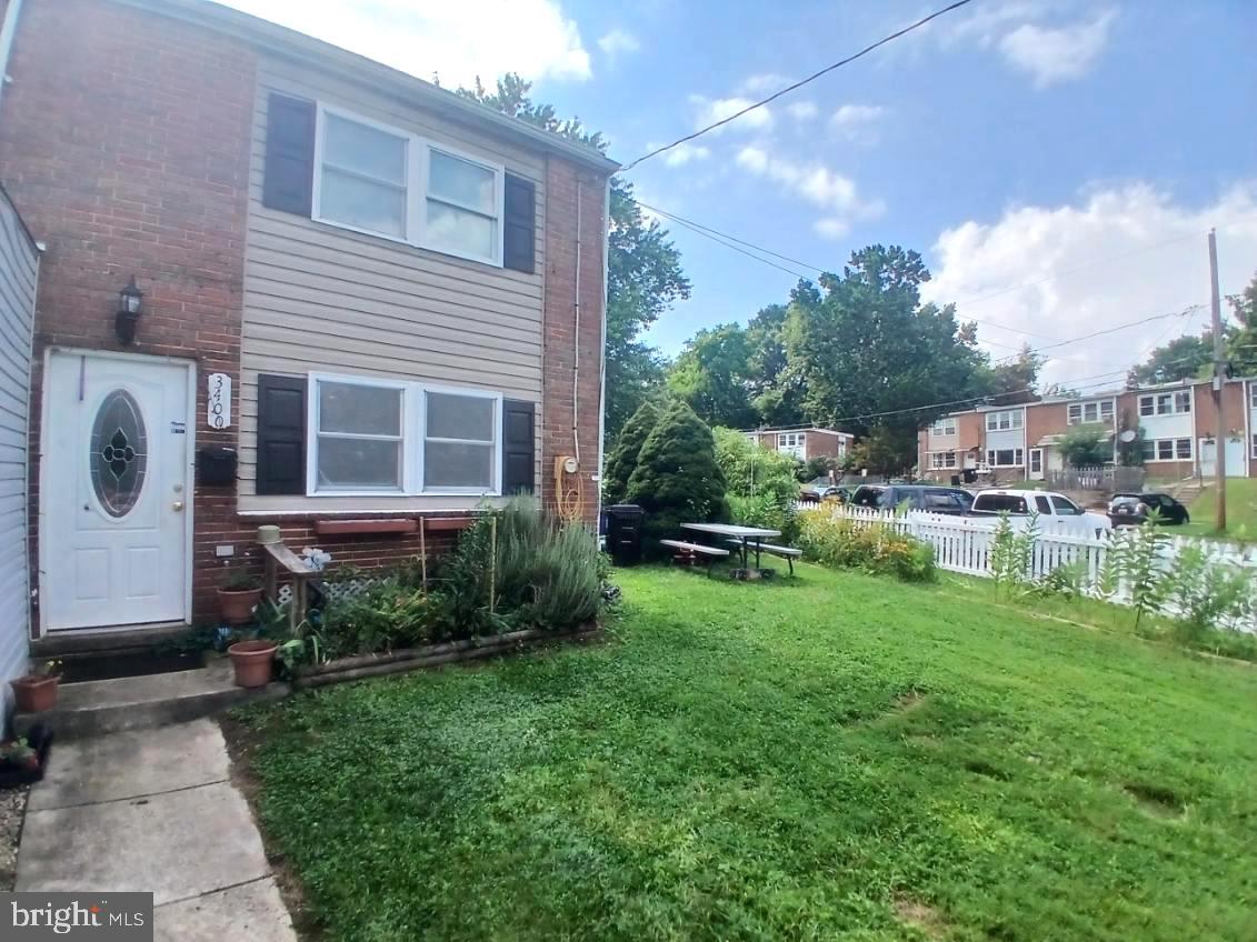 a view of a house with a backyard