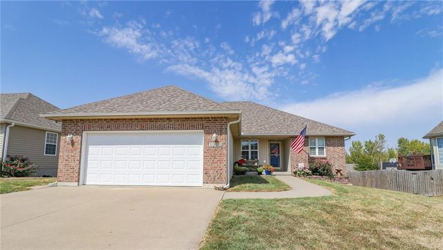 $352,000 | 1915 Country Ridge Drive | Warrensburg