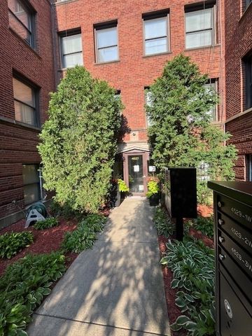 $2,000 | 4527 South Drexel Boulevard, Unit 2N | Kenwood