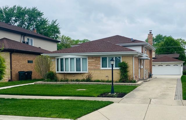 $475,000 | 7620 Suffield Street | Morton Grove