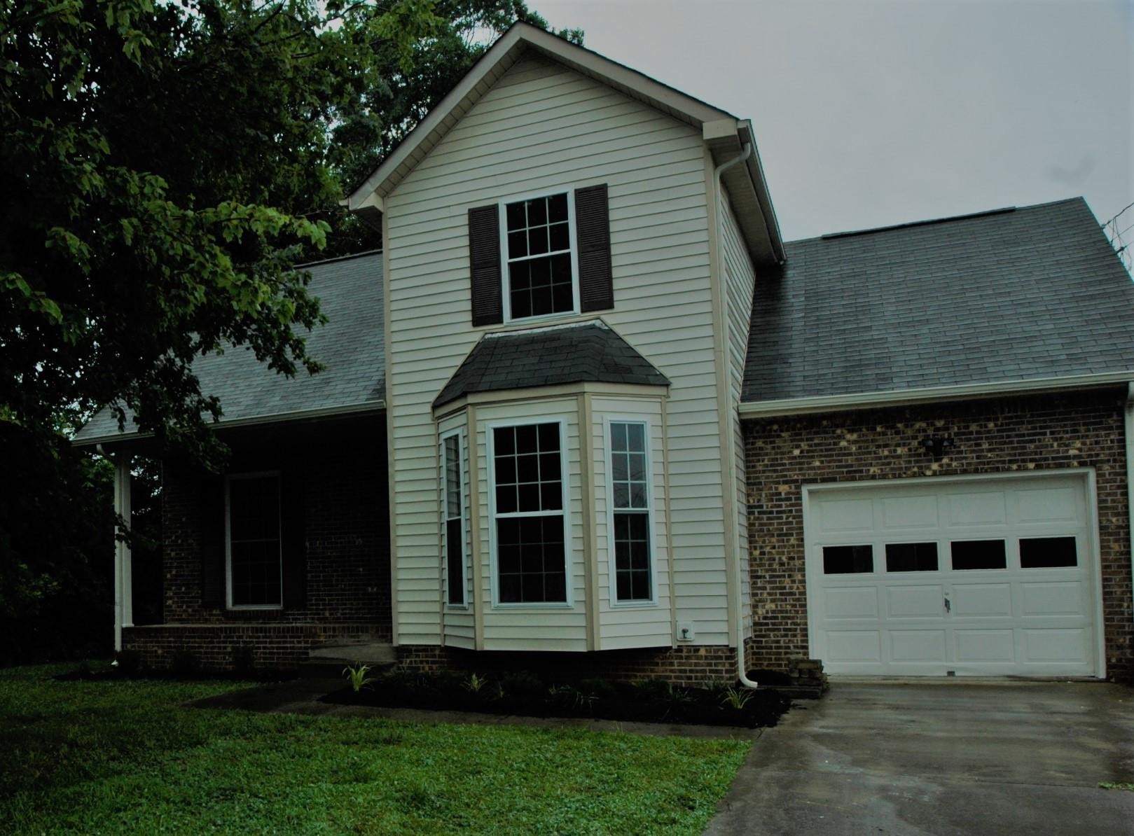 a view of a house with a yard