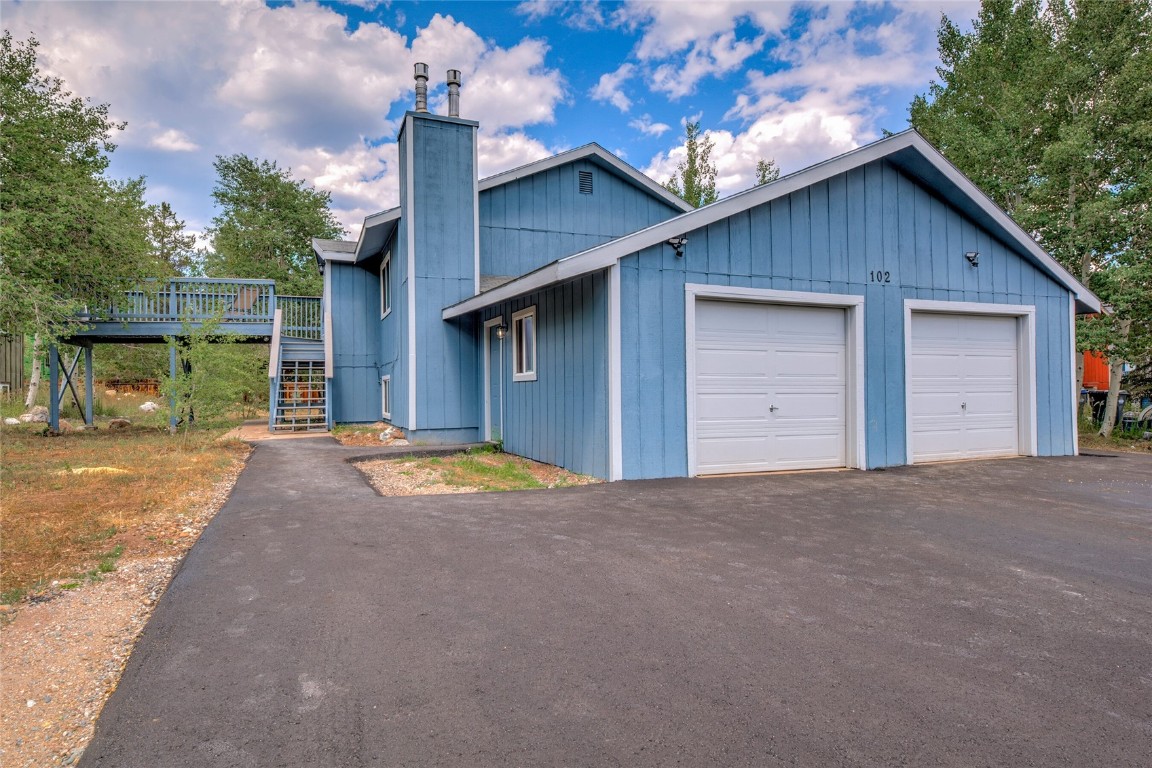 a view of a house with a yard and garage