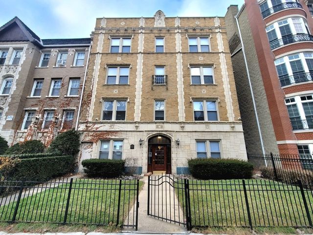 $2,050 | 640 West Wrightwood Avenue, Unit 115 | Lincoln Park