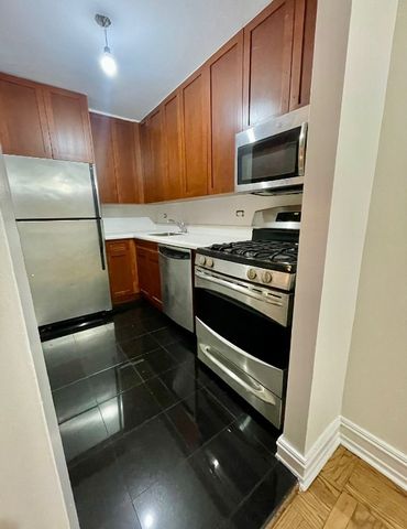 $4,400 | 400 East 71st Street, Unit 16J | Lenox Hill