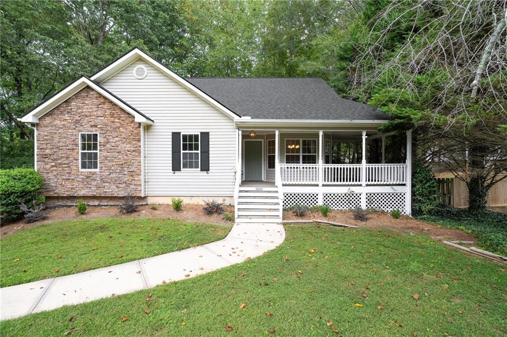 a view of a house with a yard