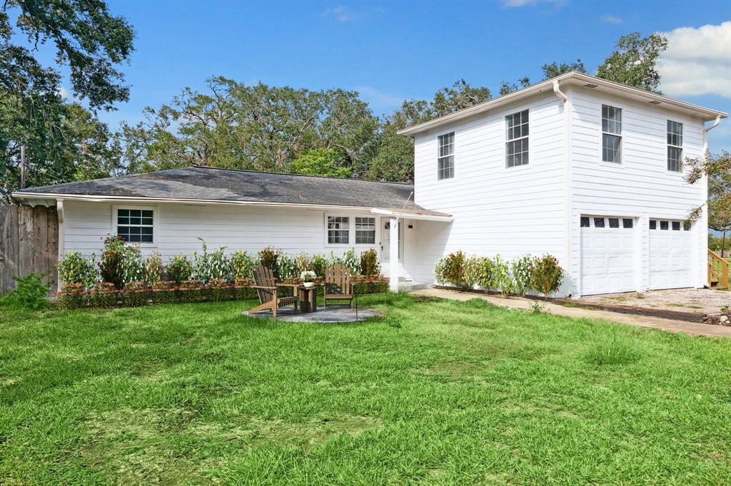 a view of a house with backyard and sitting area