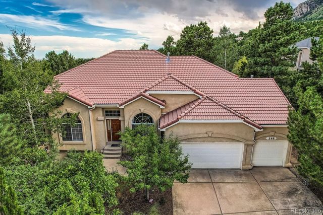 $899,900 | 265 Balmoral Way | Broadmoor Oaks