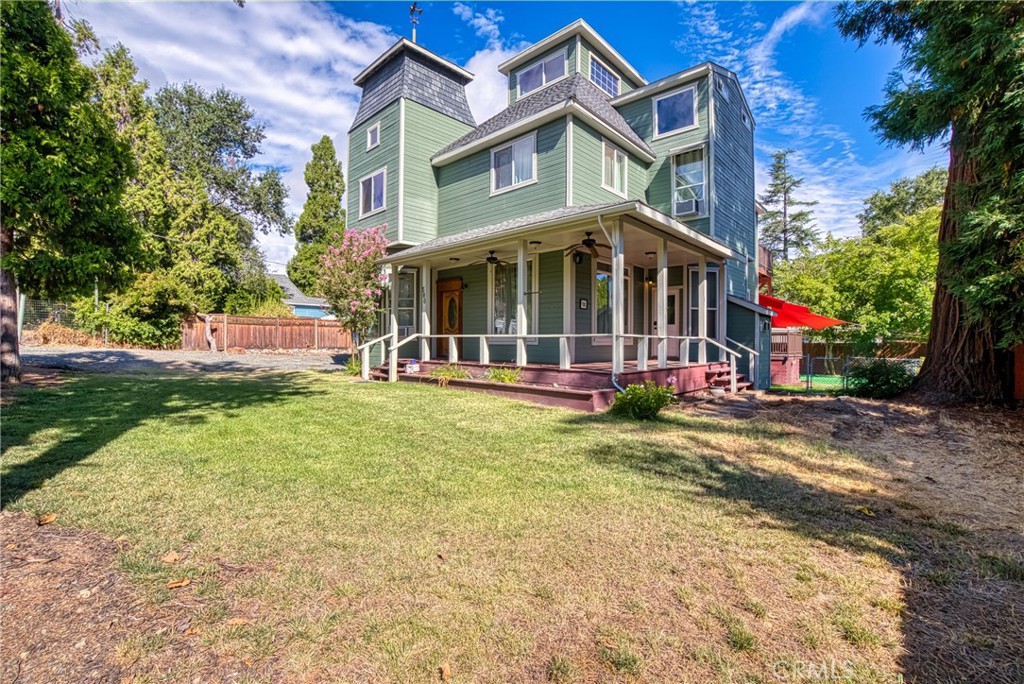 a view of a house with a yard and plants