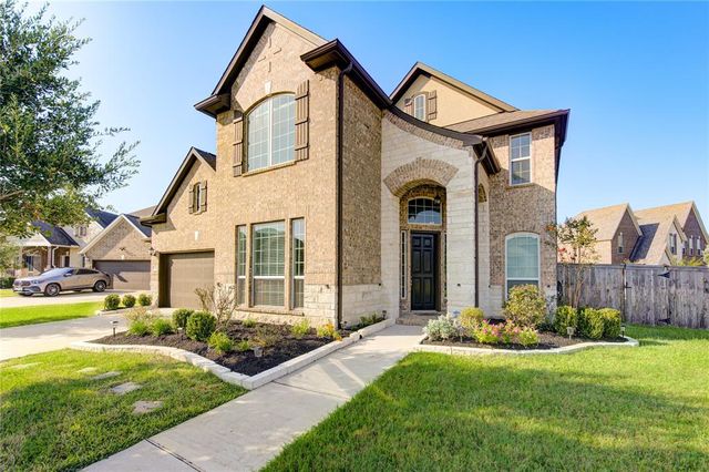 $670,000 | 3802 Stone Bend Court | Pearland