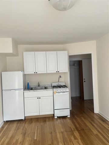 $1,900 | 61-08 218th Street | Oakland Gardens