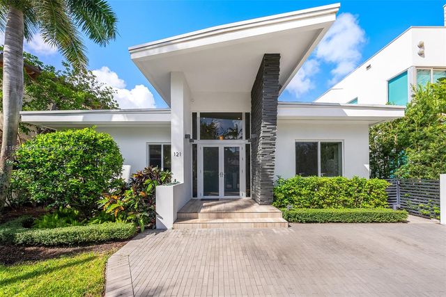 $3,400,000 | 121 South Gordon Road | Navarro Isle