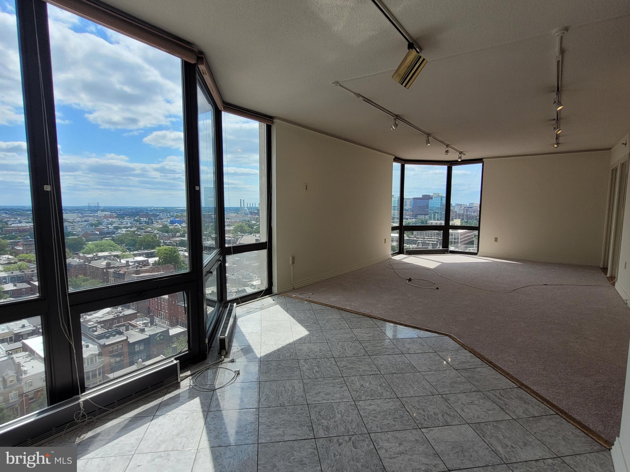 a view of livingroom with furniture