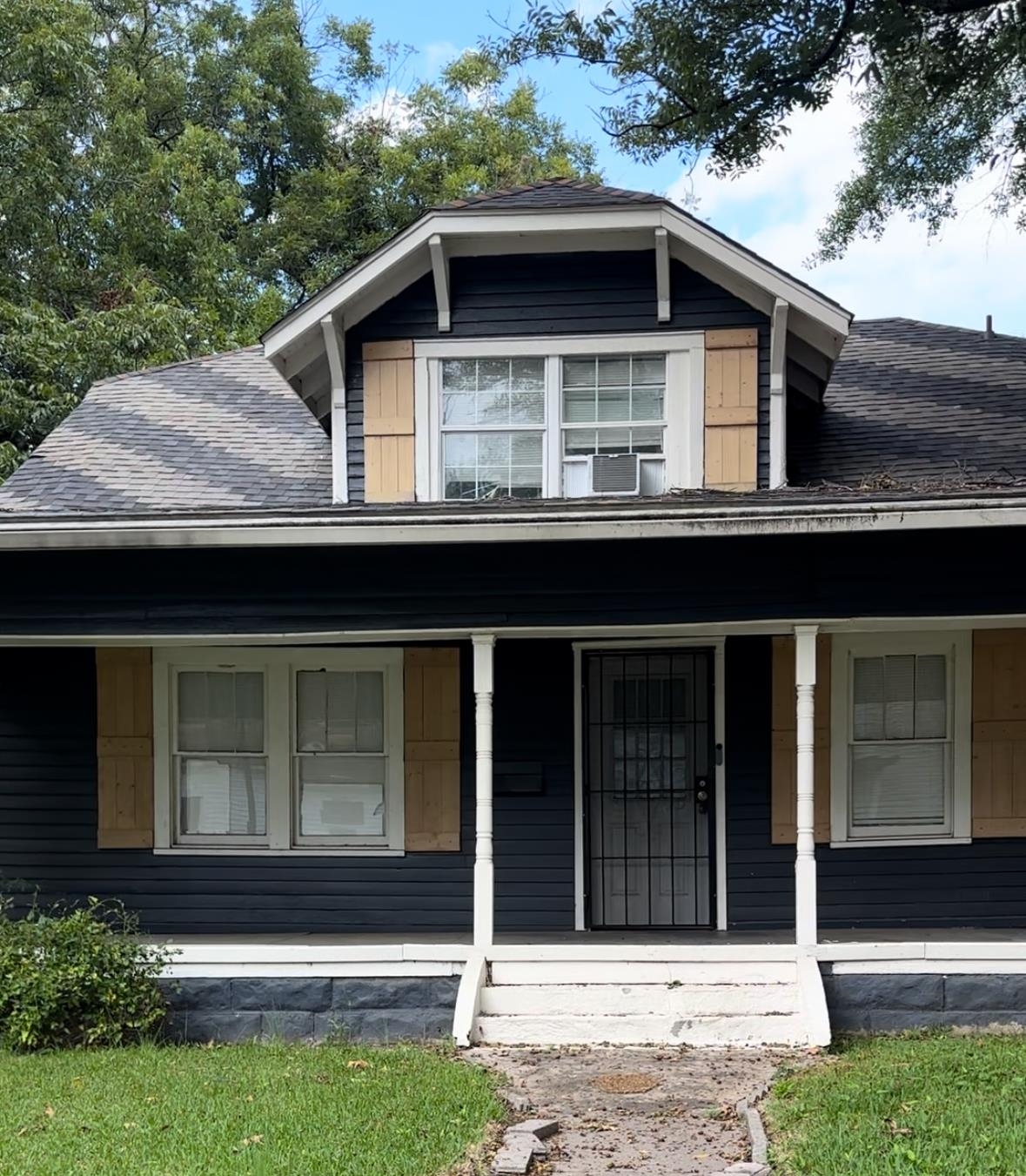 a view of house with yard