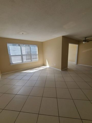 $174,500 | 2305 North Congress Avenue, Unit 25 | Boynton Beach