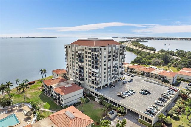 $529,900 | 6372 Palma Del Mar Boulevard South, Unit 406 | Isla del Sol