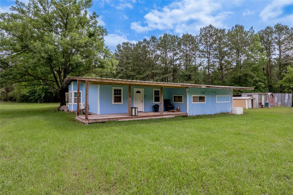 a view of a house with a backyard