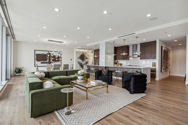 $2,950,000 | 3130 North Harwood Street, Unit 1906 | Blue Ciel