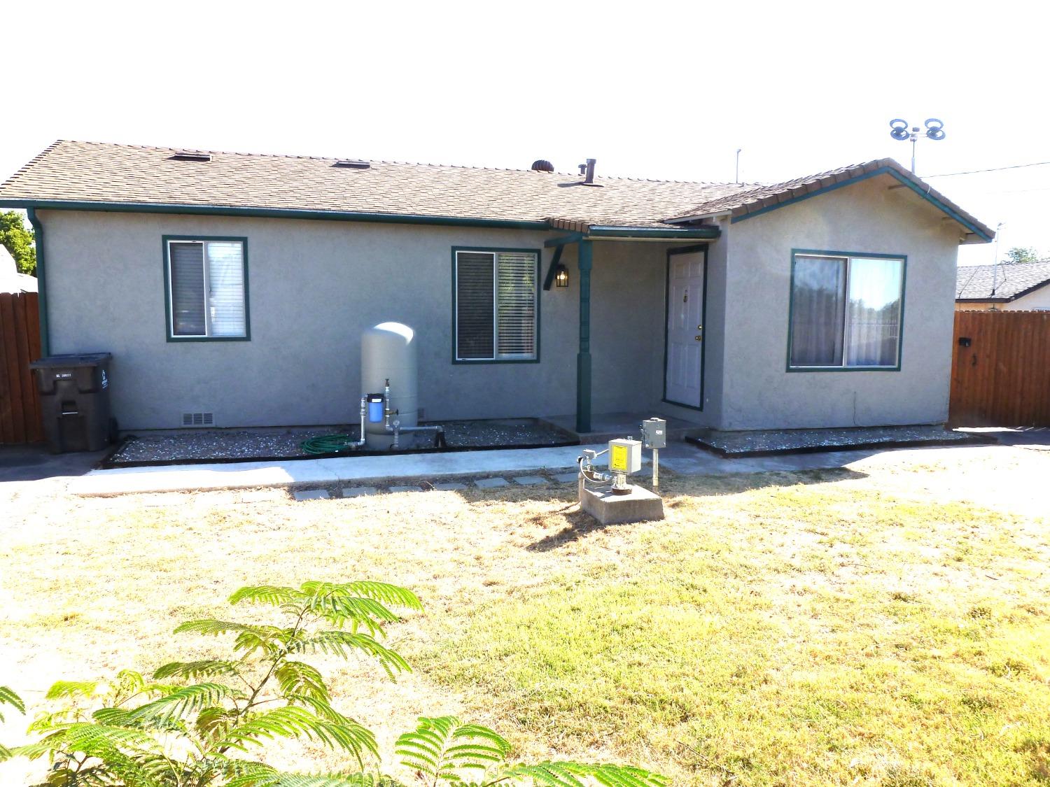 a house view with swimming pool and yard