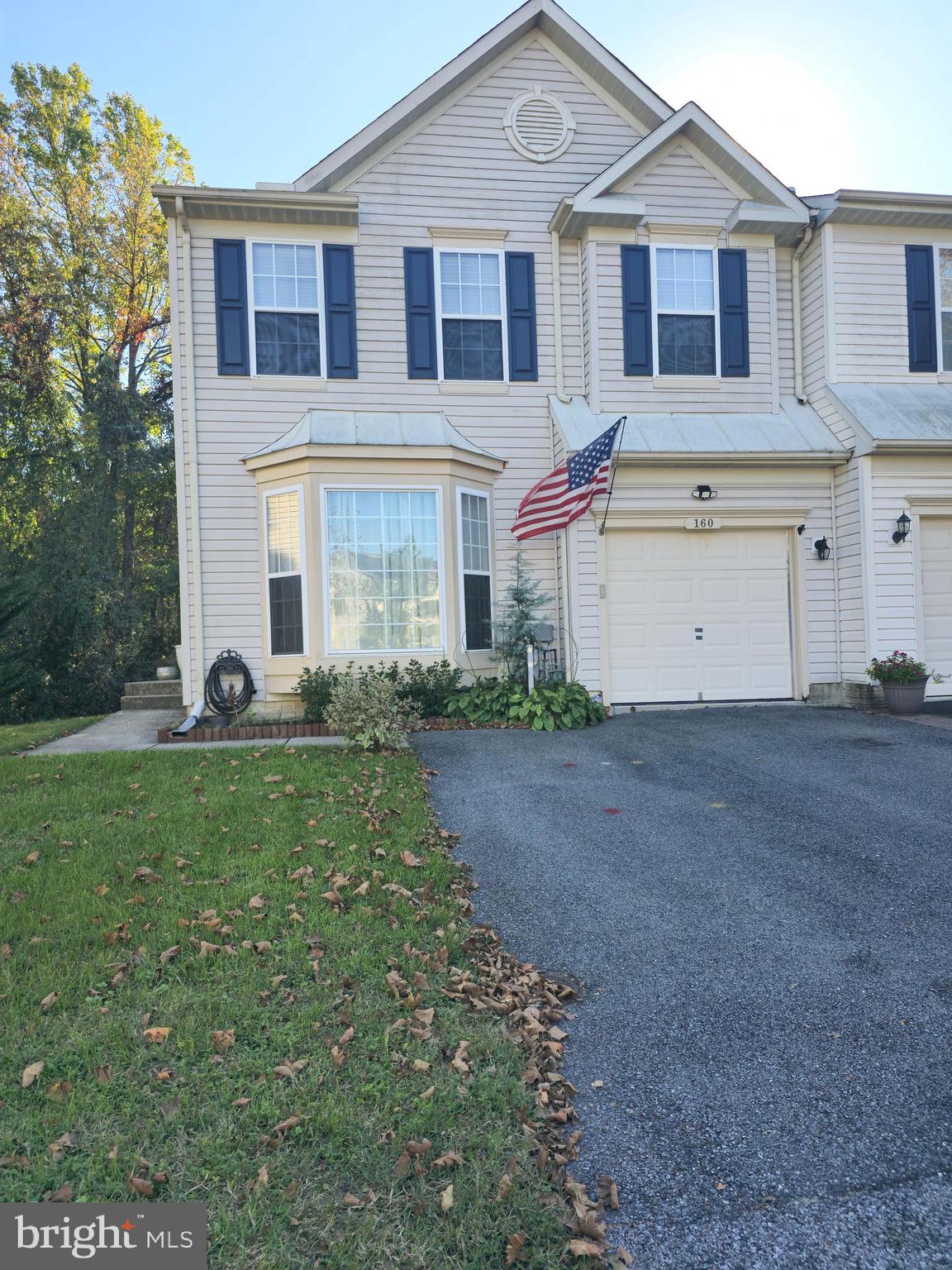 a view of a house with backyard and garden