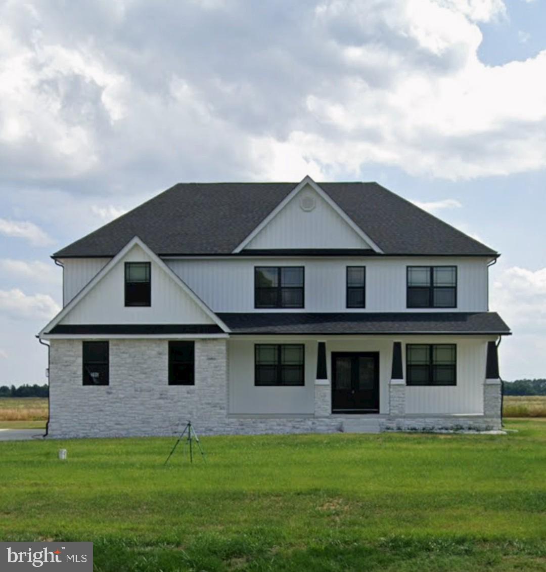 a house that is sitting in the grass