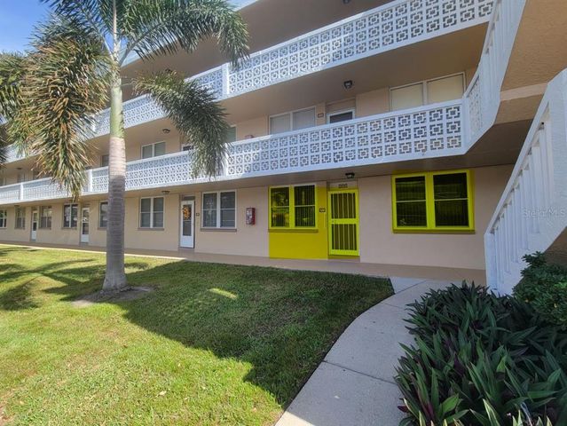 $225,000 | 4915 Bay Street Northeast, Unit 122 | Winston Park Northeast