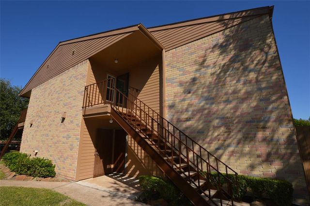 $1,350 | 10555 Turtlewood Court, Unit 211 | Alief