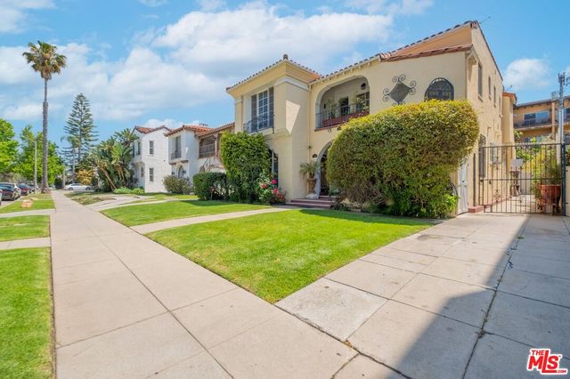 $1,895,000 | 1132 South Wooster Street | Beverly Center-Miracle Mile