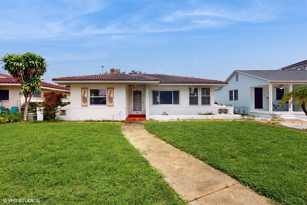 a view of an house with backyard porch and garden