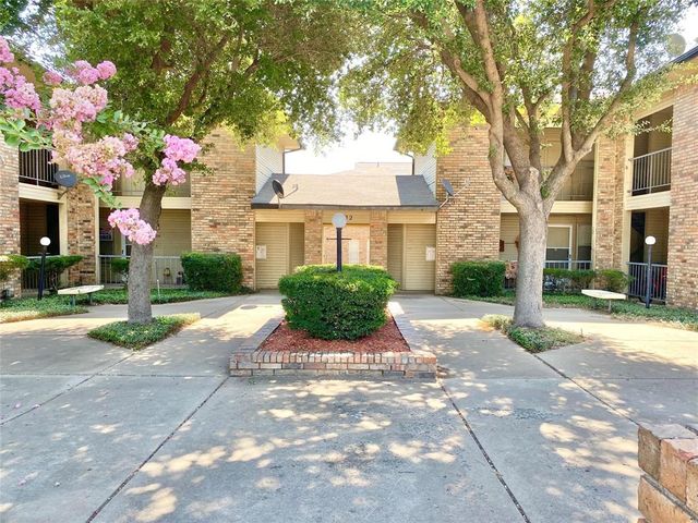 $1,095 | 222 North Center Street, Unit 105 | Downtown Grand Prairie