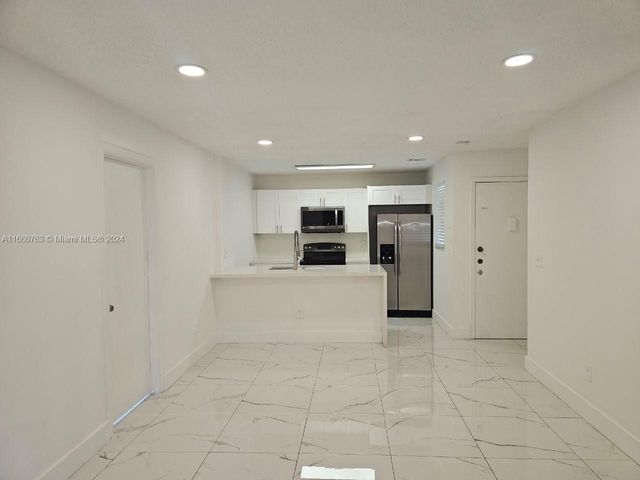 $2,700 | 6580 West 27th Court, Unit 2158 | Hialeah