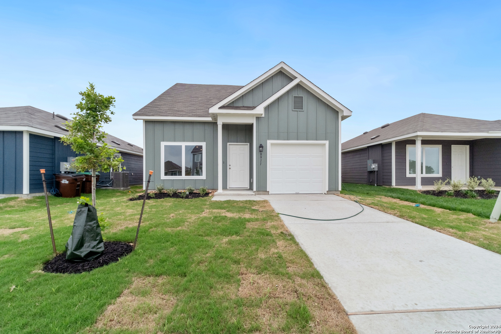 a view of a house with a yard and plants